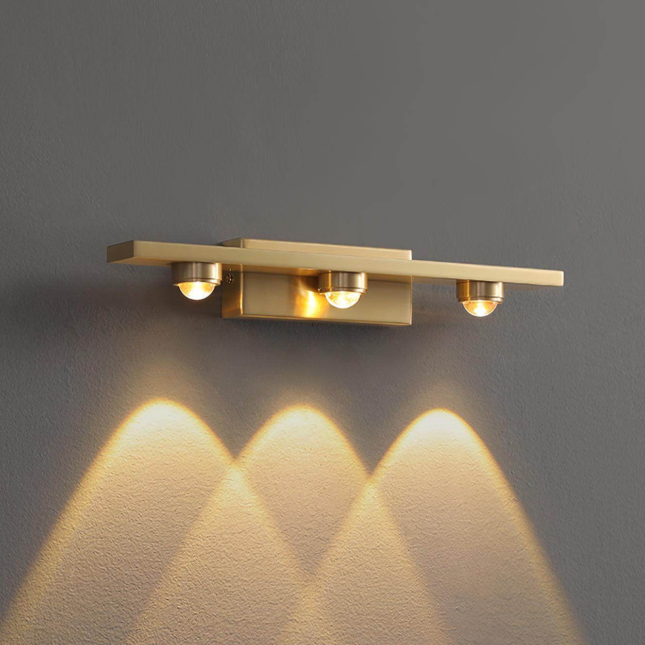 Kent Minimalist LED Halo Wall Light / L 2.7″ x W 3.7″ x H 3.1″ / L 6.8cm x W 9.5cm x H 8cm / Brass & Transparent / Cool White
