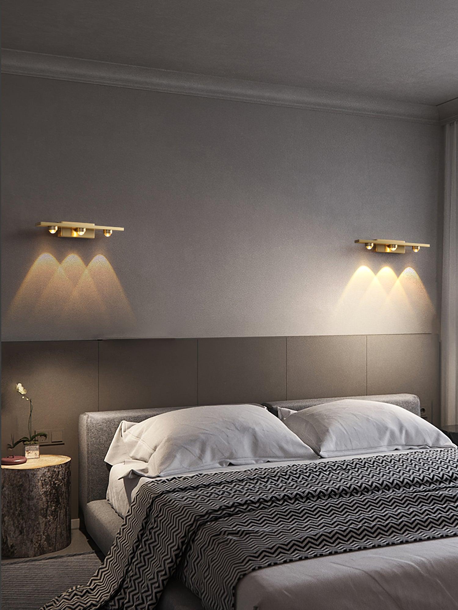 Kent Minimalist LED Halo Wall Light / L 11.8″ x W 2.4″ x H 1.9″ Set Of 2 / Brass & Transparent / Warm White