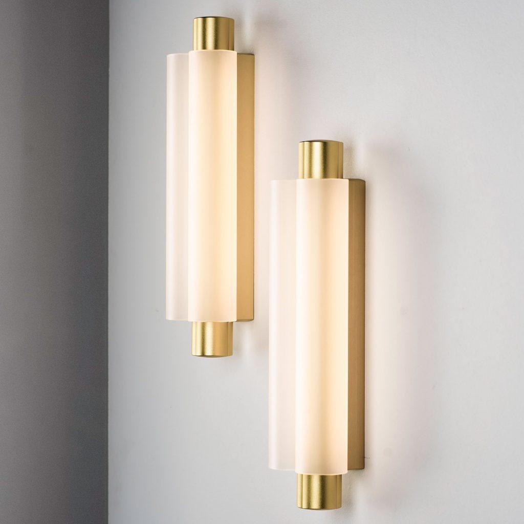 Metropol Sculptural LED Wall Light / ∅ 4.8″ x H 15″ / Dia 11cm x H 38cm / Black & Frosted White / Cold Light